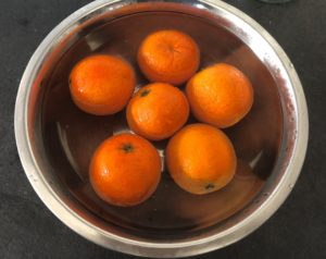 Przygotowanie mandarynek do likieru mandarynkowego