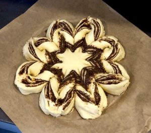 Przygotowanie gwiazdy makowej do pieczenia