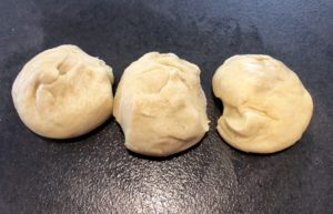 Dzielenie ciasta na trzy części