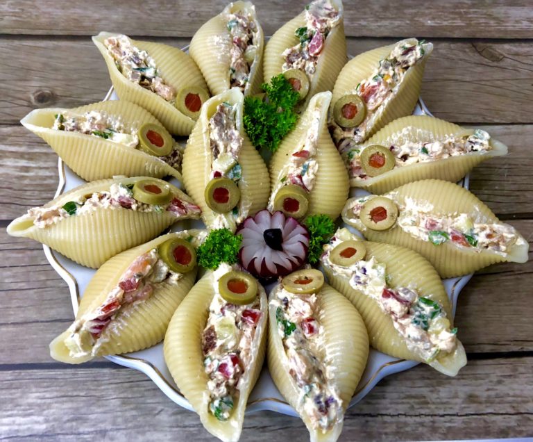 Muszle nadziewane serkiem łososiem i warzywami