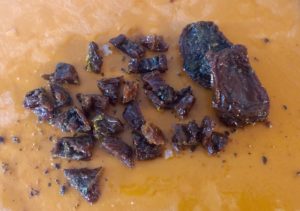 Pokrojone suszone pomidory do koreczków śledziowych