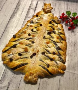 Choinka drożdżowa z serem i makiem