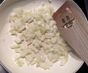 Cebula podsmażona do śledzi