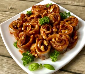 Koreczki śledziowe przygotowane na przekąskę