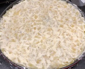 Sałatka leśna polana ze śledziami