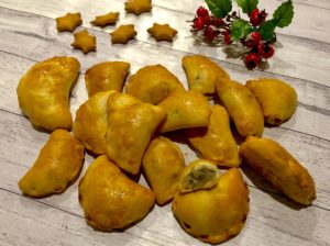 Złociste, kruche i bardzo smaczne pieczone pierożki