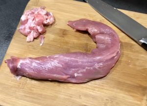przygotowanie mięsa na wędlinę na kanapki