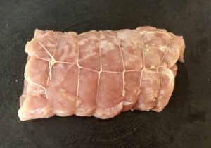 Związany schab przygotowany do pieczenia