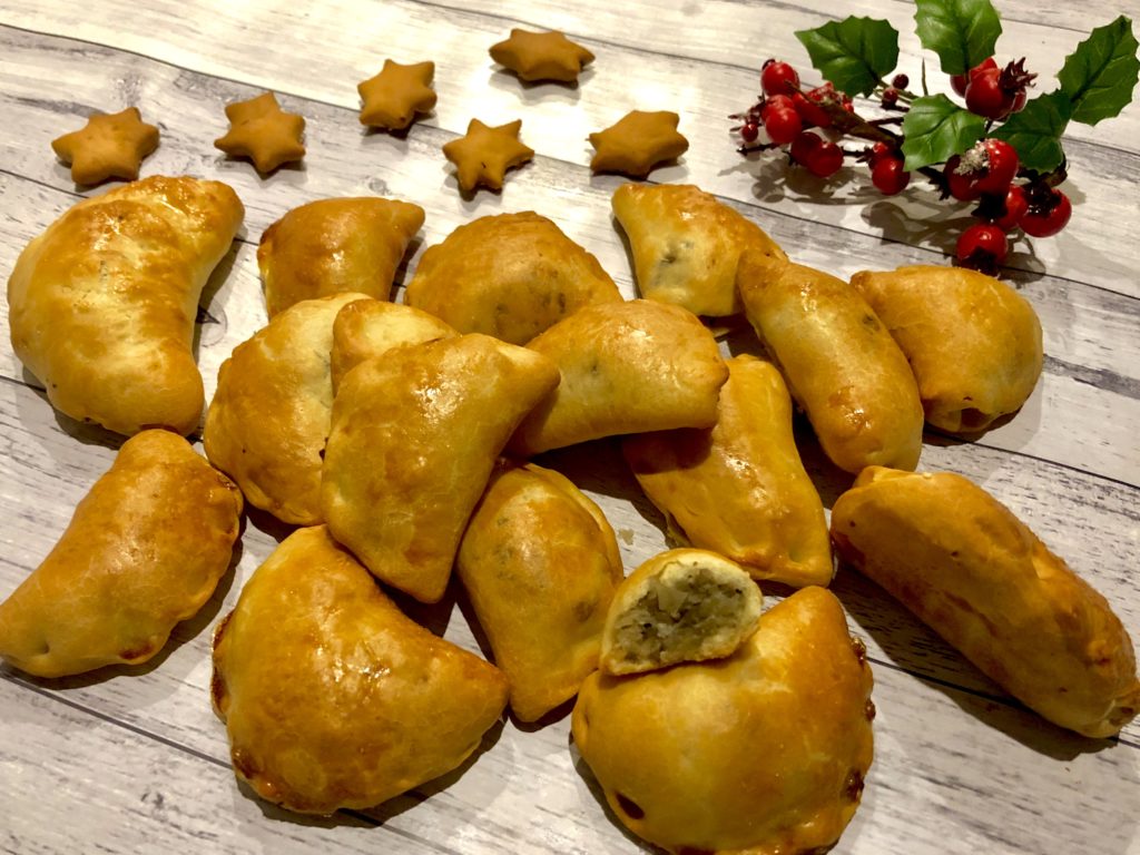 Pieczone pierogi z kapustą i grzybami