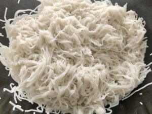 Sałatka z makaronu ryżowego i surimi - 008DE767 4C8B 4A62 A31E 8147CC427856