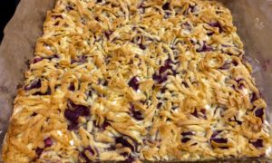 Kruche ciasto z pianką i mrożonymi owocami - 15D34CE3 AE3D 45A2 9C2D 88D901D9242E