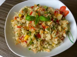 Surówka z kiszonej kapusty