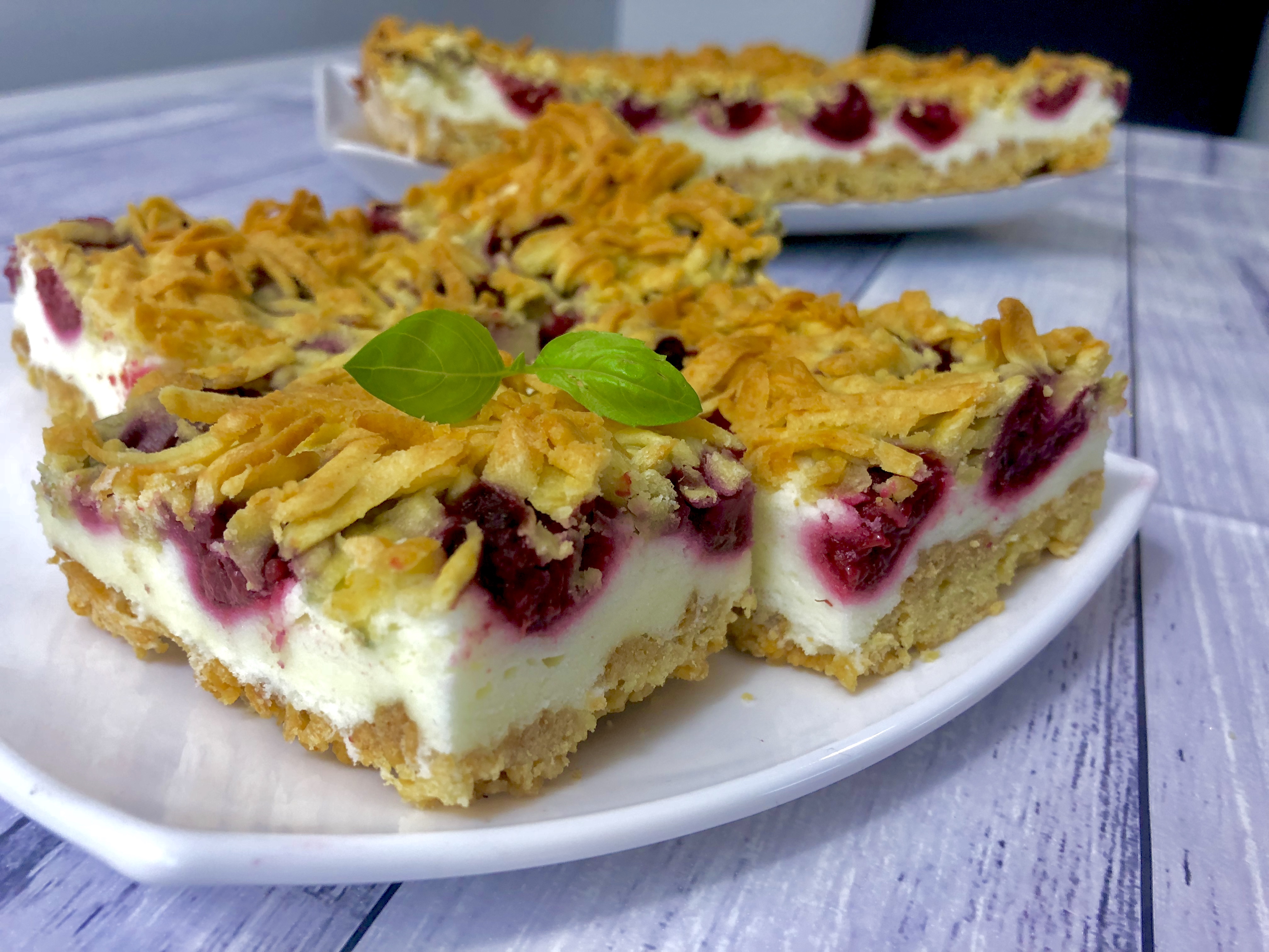 ciasto z mrożonymi owocami