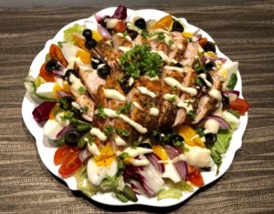 Sałatka nicejska z indykiem