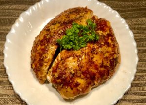 Upieczony indyk w rękawie z aromatycznym sosem