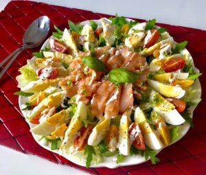 Fit sałatka z jajkiem i łososiem (250 kalorii) - 654F74D6 8880 45A3 8AA8 955A9C475618