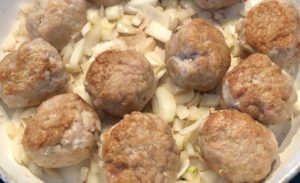 Klopsiki z cebulą na patelni