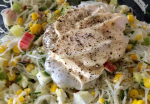 Sałatka z makaronu ryżowego i surimi - 8932E42B 0558 4D1A B275 C4A8814273FC