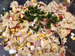 Pyszna sałatka makaronowa z wędzonym kurczakiem - C99005DC 4BDC 4860 B71A DA582B4BFFA3