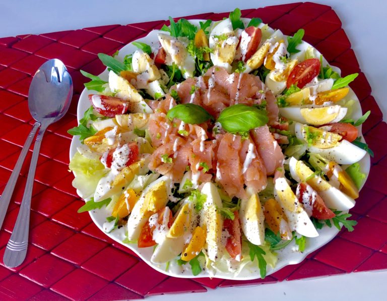 Fit sałatka z jajkiem i łososiem (250 kalorii) - DE312309 709A 47FC A2F3 42C13AC9030C