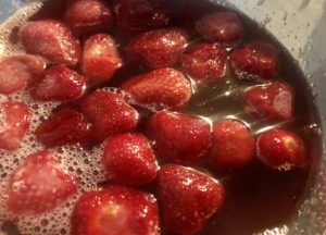 Jogurtowa panna cotta z musem truskawkowym - 005840B9 5D46 4B32 8574 8CBEABA21566