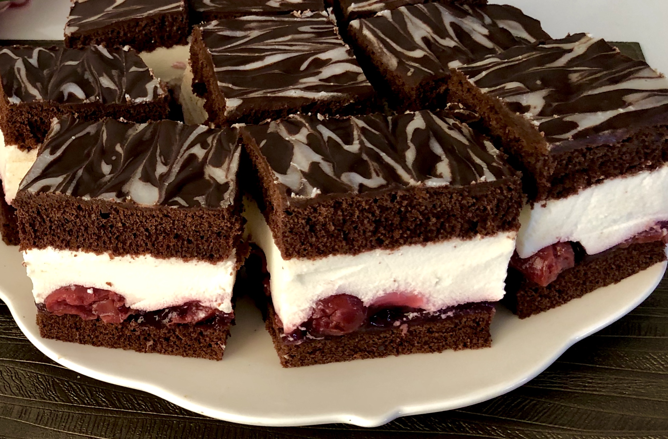 Czekoladowo-wiśniowa kostka szwarcwaldzka - 3975323E 02A7 4370 A6BB B80691BC9225