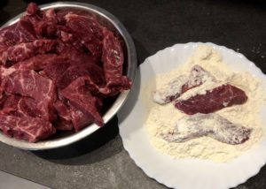 Wołowina obtaczana w mące