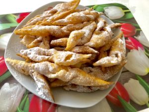 Faworki z mascarpone