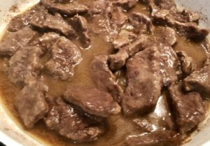 Duszenie strogonowa wołowego z przyprawami