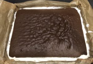 złożone warstwy kostki szwarcwaldzkiej przed polewą