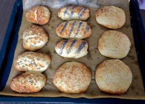 Bułeczki jogurtowe przepis – pieczenie w piekarniku