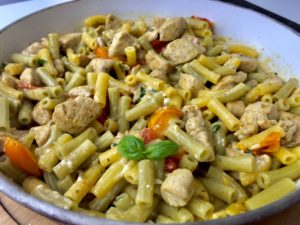 Kurczak z makaronem w sosie serowym - szybkie danie jednogarnkowe! - A06D5B47 3A5A 42BA BD92 146425F1008E
