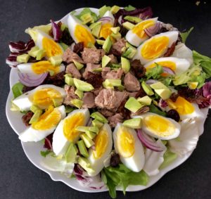 Sałatka z tuńczykiem i awokado