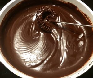 czekoladowa polewa na cieście z wiśniami