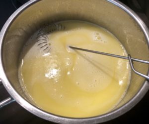 Przygotowanie ciasta parzonego na pączki hiszpańskie