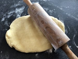 Napowietrzanie ciasta na faworki z mascarpone