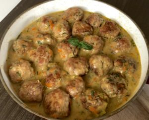 klopsiki w sosie koperkowym