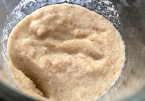 podsmażona cebula i namoczona bułka do klopsików