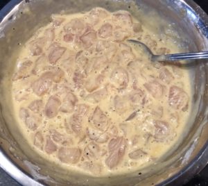 masa na szarpane kotleciki z kurczaka z dodatkiem majonezu i przypraw