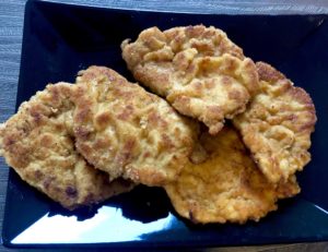 Smażenie kotletów schabowych w cieście na patelni