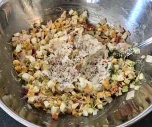 sos do sałatki w muszlach makaronowych z majonezem i jogurtem