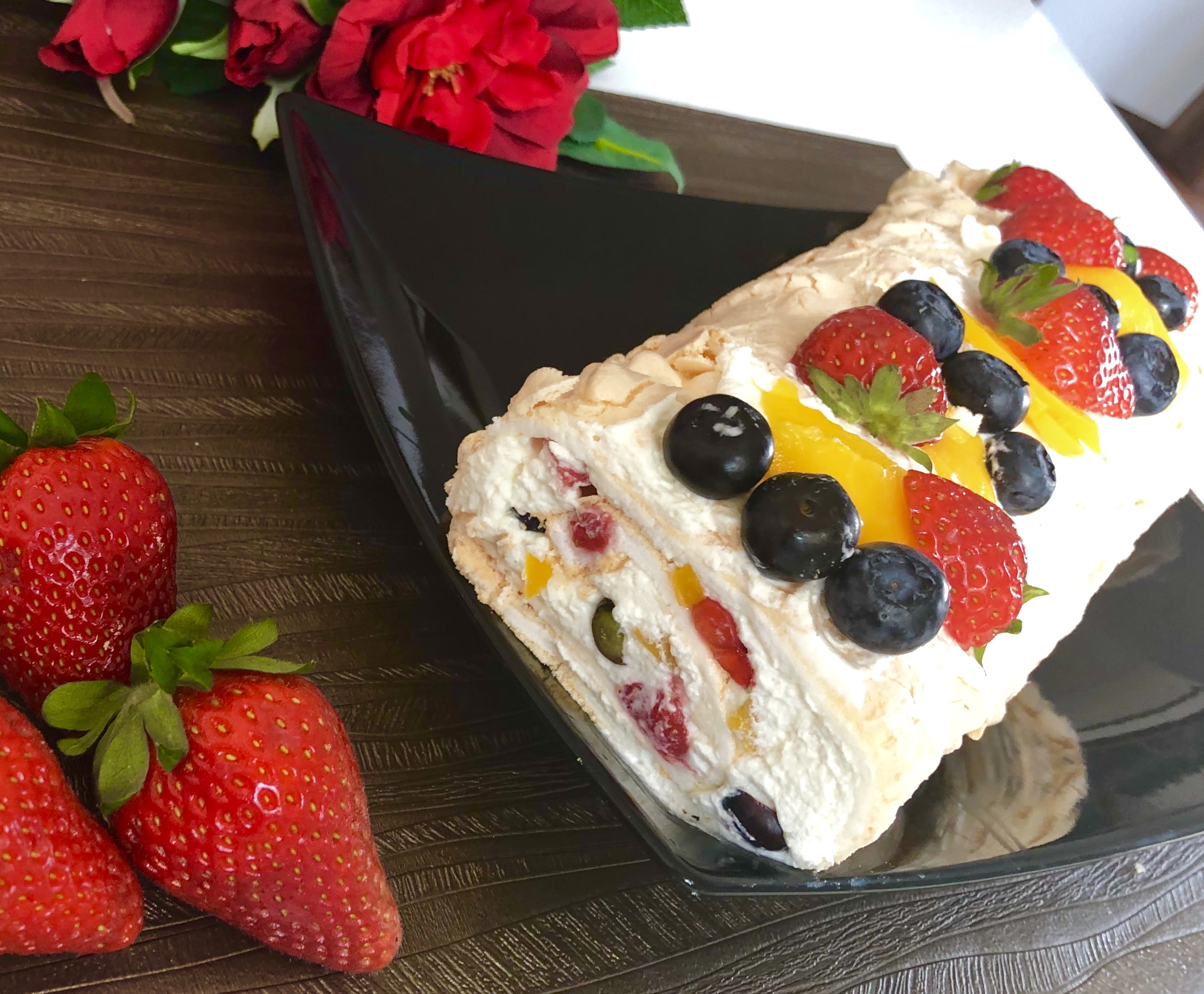 Rolada bezowa z kremem mascarpone i owocami - 65714989 8743 4D55 B0AF 5D439C40A100