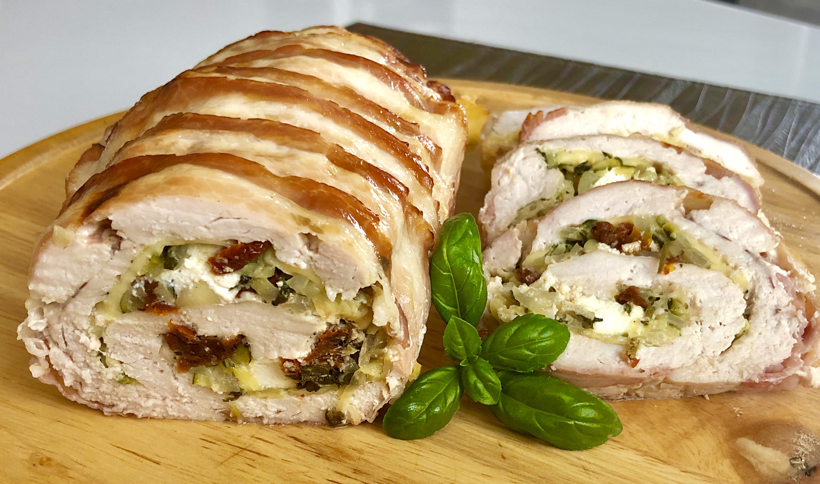 Rolada z indyka faszerowana cukinią, suszonymi pomidorami i serem feta - 98A1BEB5 814C 40AA BDF9 116E1DFD54C0