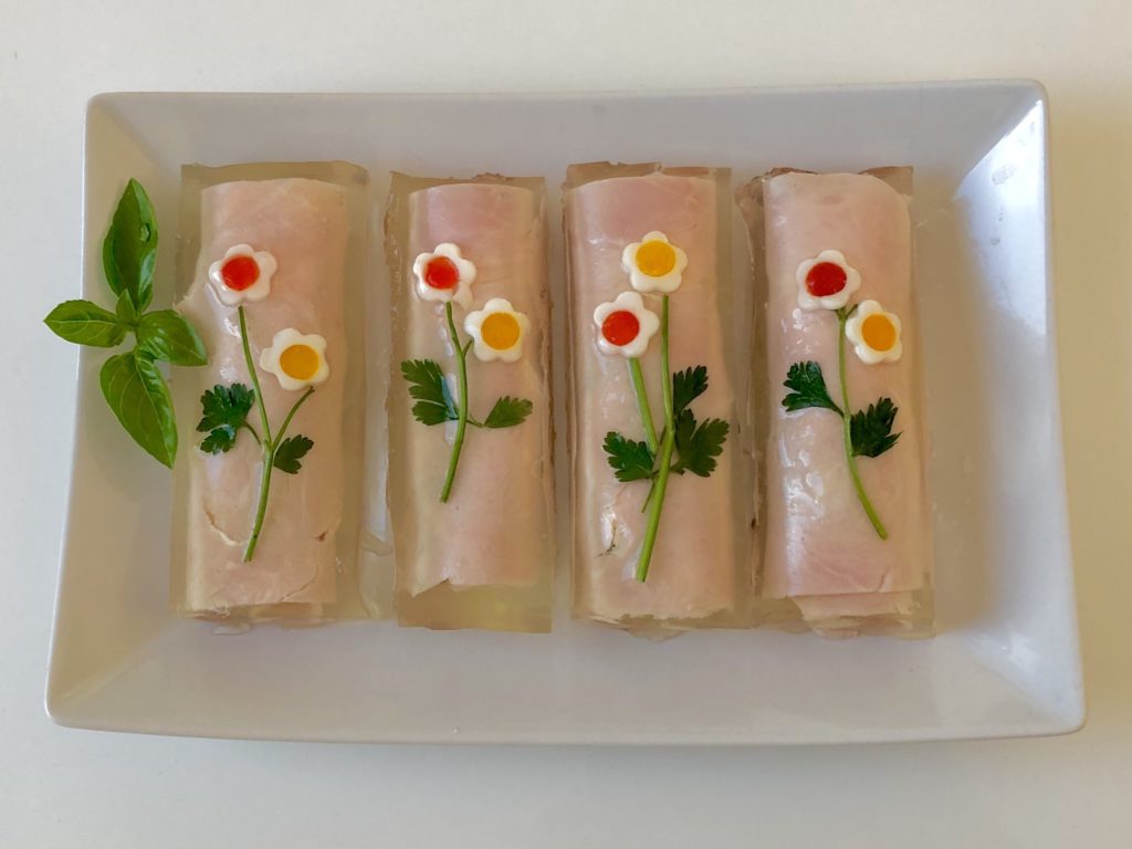 Faszerowane roladki z szynki w galarecie