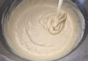 Przygotowanie ciasta leśny mech krok po kroku