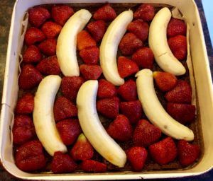 Kopiec kreta z truskawkami i bananami - przepis na dużą blachę - 4284294A F79E 49C3 BBAB D64A09536038