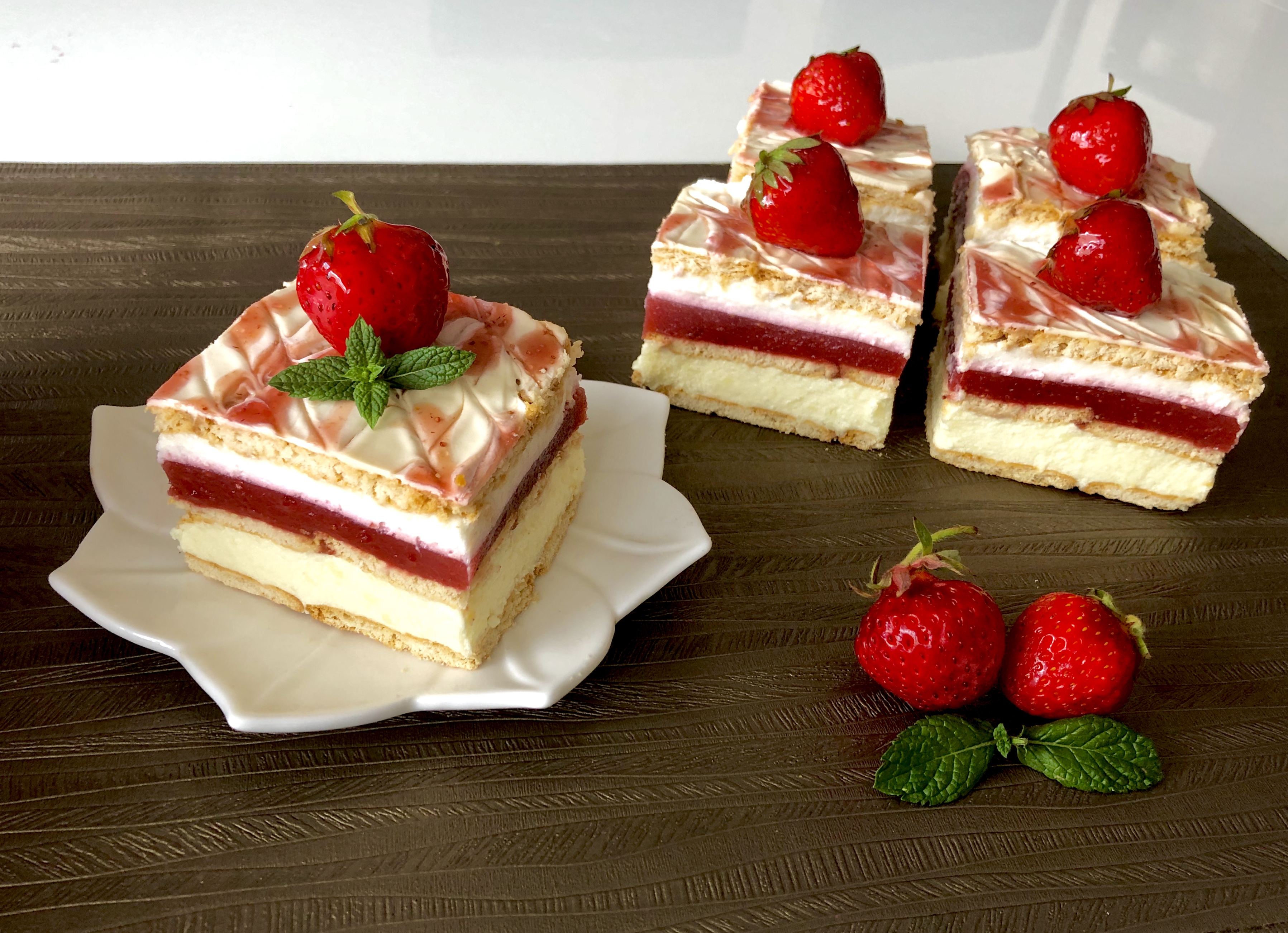 3 bit z truskawkami - ciasto bez pieczenia! - 45A79FF4 A41E 4EF9 A62B 3728E7B86279