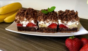 Kopiec kreta z truskawkami i bananami - przepis na dużą blachę - 4638CC05 9B89 4FA7 949D 0E0E864B7DEA