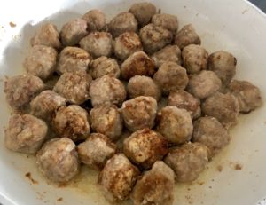 Smażenie klopsików wieprzowych do bigosu