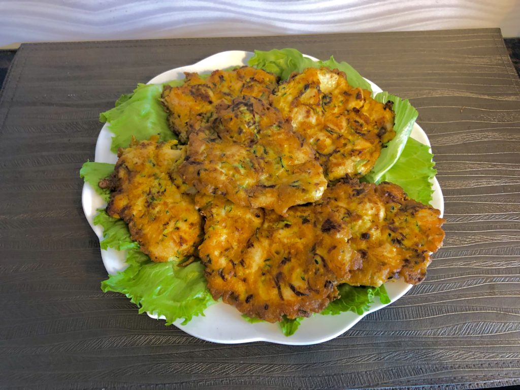 Siekane kotleciki z kurczakiem, majonezem i cukinią